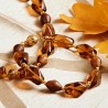 Schmuck-Set Brunhilde, Nahaufnahme vom Armband aus braunen Glas- und Holzperlen