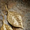Ohrringe Blattwerk aus vergoldetem Metall, Detailansicht vom rechten Blatt-Anhänger