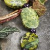 Halskette Runa, Serpentin- und Amethystperlen, rechts