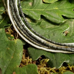 Halskette Brocéliande, Detailansicht der Kette vorn links