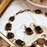 Schmuck-Set Zhara, Detailansicht der Ohrringe sowie der Halskette links inkl. Kettenverschluß