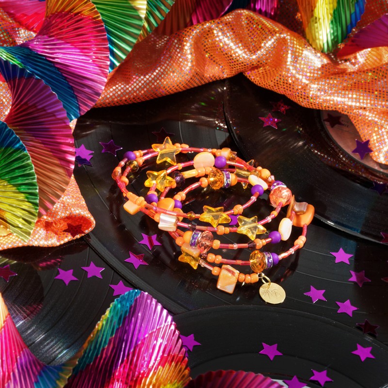 Spiralarmband Dancing Queen aus Glas, Acryl, Perlmutt und Metall, Gesamtansicht