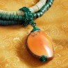 Schmuck-Set KeTaKoMe, Nahaufnahme vom Kettenanhänger aus Tagua