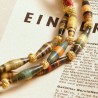 Halskette aus Papierperlen