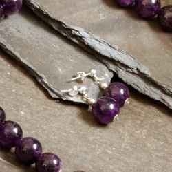 Schmuck-Set Umschlungen, Nahaufnahme der Ohrringe