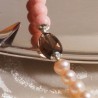 Schmuck-Set Smoked Salmon, Nahaufnahme der Korallen-, Rauchquarz- und Zuchtperlen