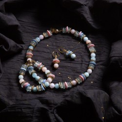 Schmuck-Set Lualeni, Gesamtansicht von Halskette, Armband und Ohrringen