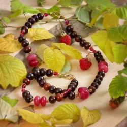 Schmuck-Set Himbeergeist, Gesamtansicht von Halskette und Armband Schmuck-Set Himbeergeist, Gesamtansicht von Halskette und Armband