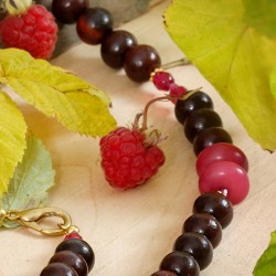 Schmuck-Set Himbeergeist, Detailansicht der Halskette rechts Schmuck-Set Himbeergeist, Detailansicht der Halskette rechts