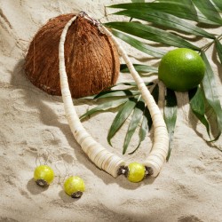 Schmuck-Set Kokos und Limette, Gesamtansicht von Halskette und Ohrringen Schmuck-Set Kokos und Limette, Gesamtansicht von Halskette und Ohrringen