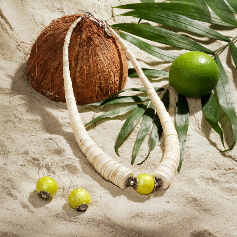 Schmuck-Set Kokos und Limette, Gesamtansicht von Halskette und Ohrringen