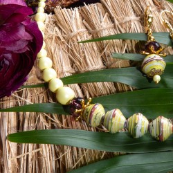 Schmuck-Set Ulani, Nahaufnahme vom Vorderteil der Kette links Schmuck-Set Ulani, Nahaufnahme vom Vorderteil der Kette links