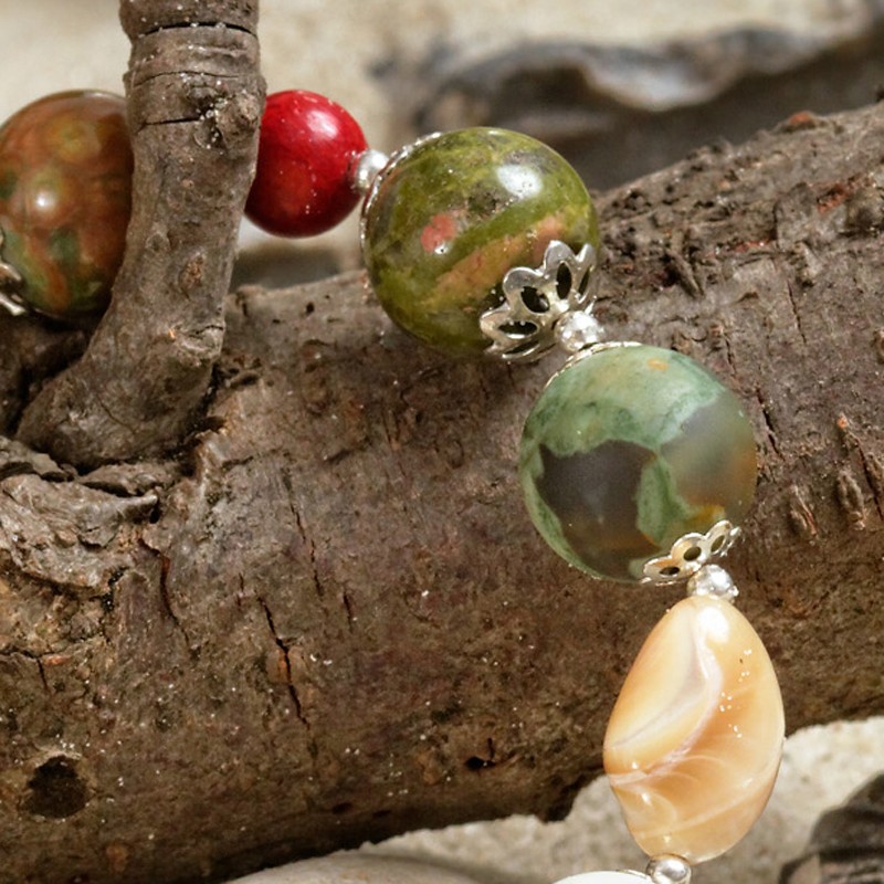 Armband Wald und Meer, Nahaufnahme Perlmutt, Koralle, Türkis, Unakit, Rhyolith