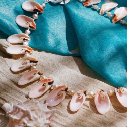 Halskette Kele'a matale'a, Detailansicht links