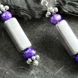 Ohrringe Silberbarren, Nahaufnahme der Anhänger aus versilberter Keramik und Zuchtperlen