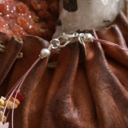 Halskette Steinreich aus verschiedenen Edelsteinsplittern, Detailansicht vom Kettenverschluß