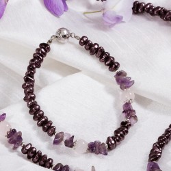 Schmuck-Set Florence aus Gablonzer Glas, Amethyst und Rosenquarz, Nahaufnahme vom Armband
