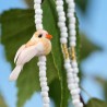 Halskette Little Birds, Nahaufnahme Rocailles und Kunststoff-Vögelchen