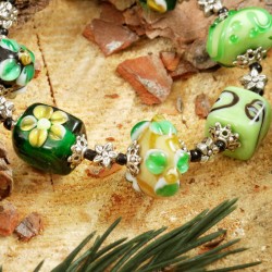 Armband Black Forest, Detailansicht der Lampenperlen links