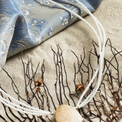 Halskette Korállion aus Bambuskoralle mit Anhänger aus versteinerter Koralle, Detailansicht