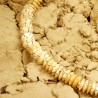 Halskette Samburu, Detailansicht der Knochenperlen links