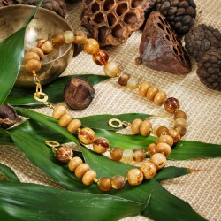 Schmuck-Set Kanuri aus Bananenblatt-Kugeln, "Naka-Wood"-Rondelle und Glaspuderperlen, Gesamtansicht