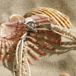 Halskette aus Glas- und Muschelperlen