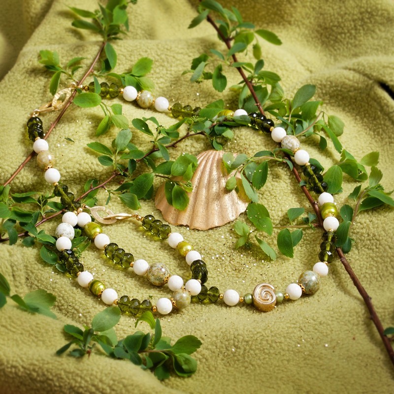 Schmuck-Set Seegraswiese, Halskette und Armband aus Kristall- und Murano-Glas, Zuchtperlen, Koralle, Gesamtansicht