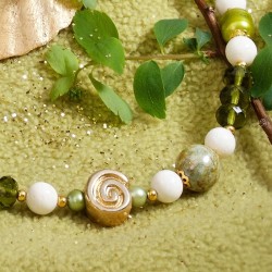 Schmuck-Set Seegraswiese, Halskette und Armband aus Kristall- und Murano-Glas, Zuchtperlen, Koralle, Nahaufnahme Halskette vorn