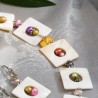Schmuck-Set Manuae aus Perlmutt und Zuchtperlen, mit versilberten Metallelementen, Detailansicht der Kette rechts
