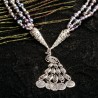 Schmuck-Set Pfauenprinzessin, Nahaufnahme vom Anhänger der Halskette aus Zuchtperlen und versilbertem Metall